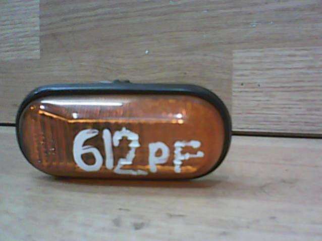 Повторитель передний левый