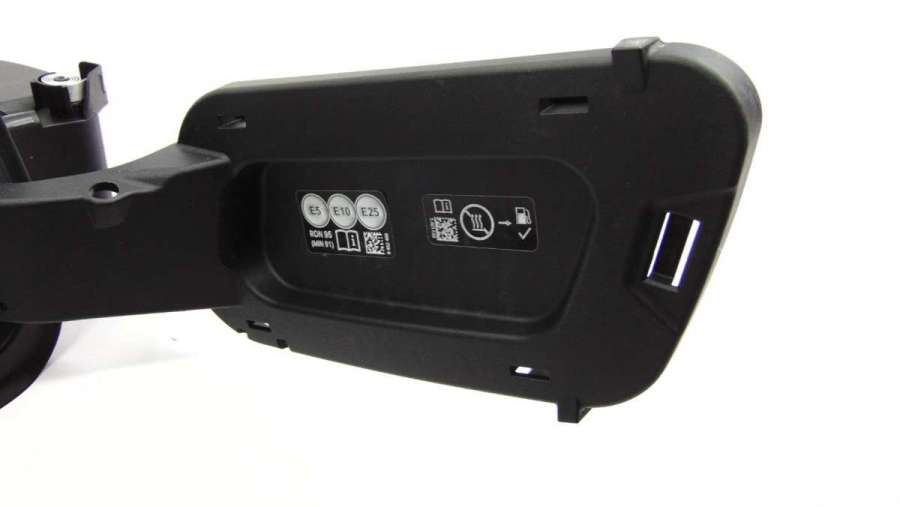 Крепление лючка топливного бака - купить БУ на разборке, цены, фото